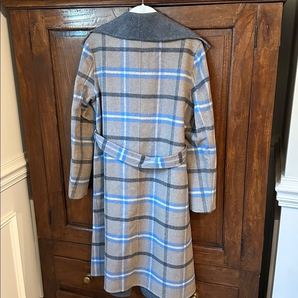 Elie Tahari blue Wallace plaid coat, size medium - Picture 7 of 10